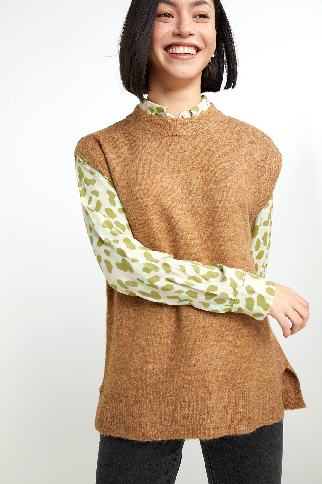 Professional retouching for women's fashion set - refined photography with enhanced beauty